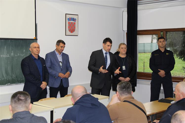 Slika /02_vijesti/2022/11/Otvoren tečaj za pregled oružja građana/IMG_2733 (1).JPG